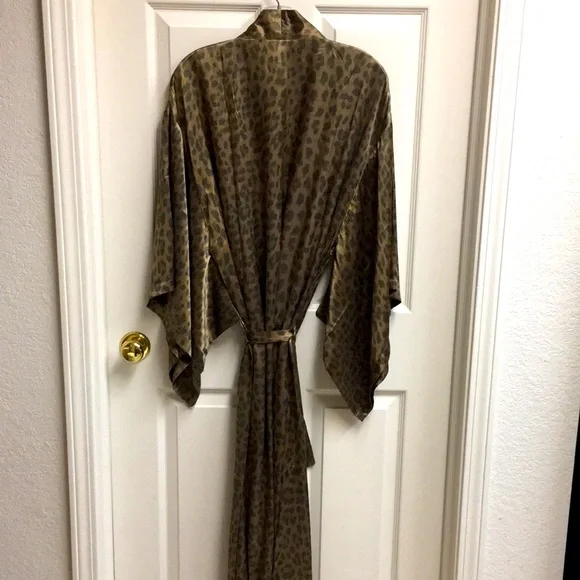 NWOT SILK Long Leopard Print Kimono Robe - Picture 2 of 11